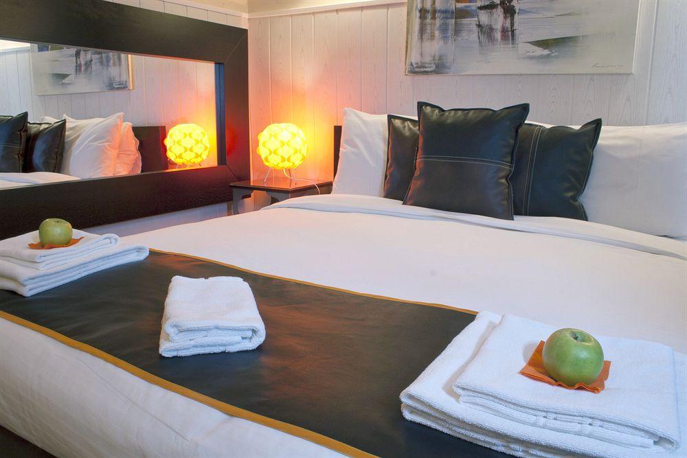 Hostal Oxum Madrid Buitenkant foto