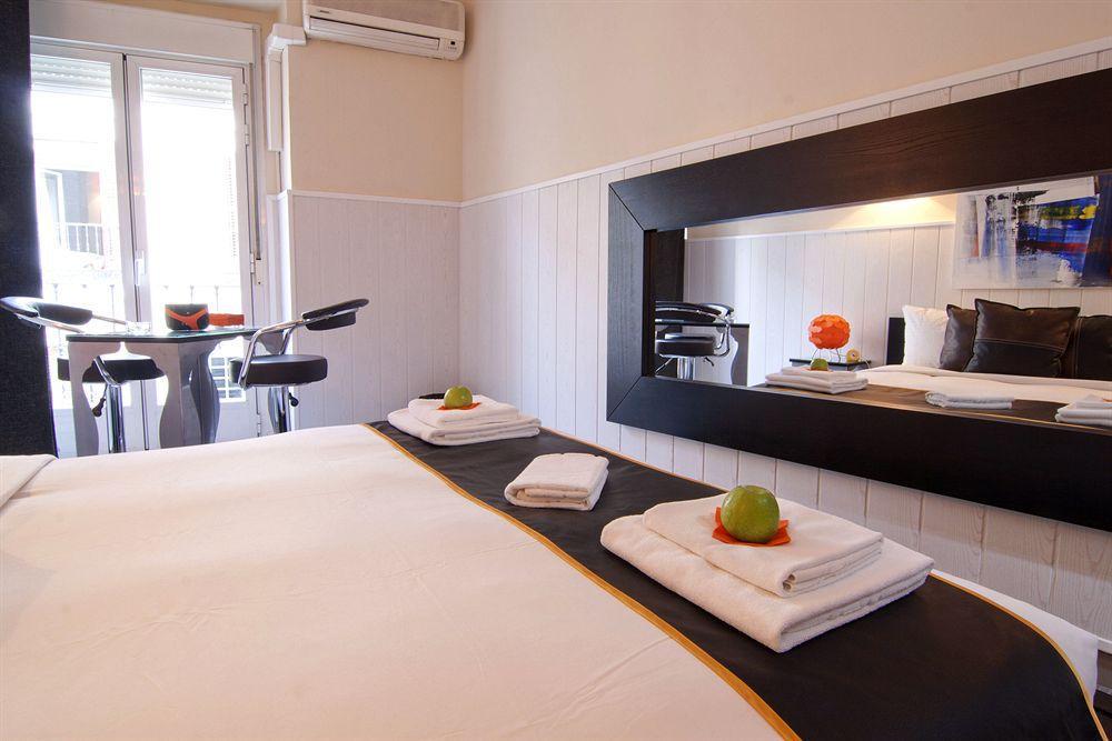 Hostal Oxum Madrid Buitenkant foto