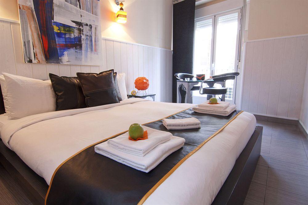 Hostal Oxum Madrid Buitenkant foto