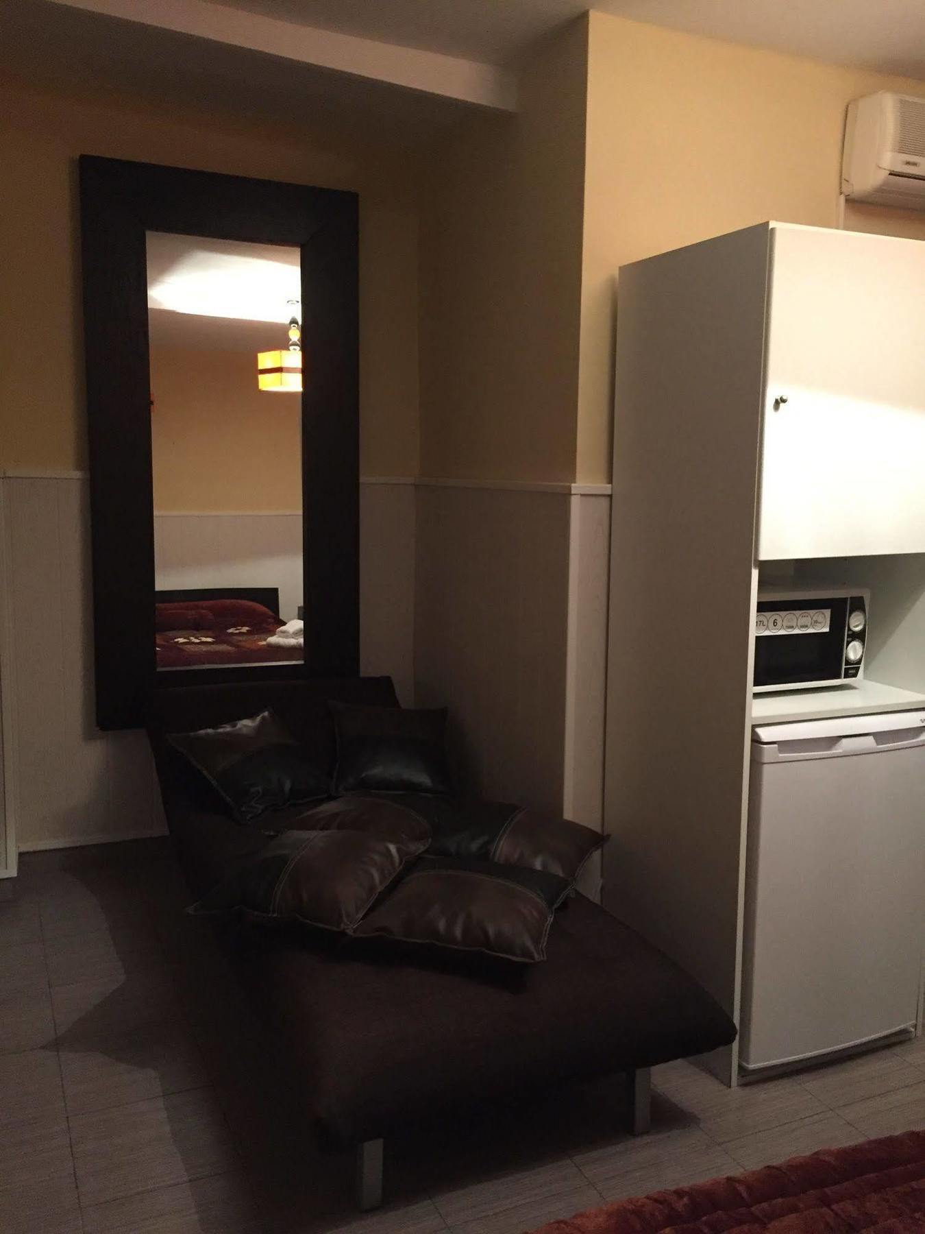 Hostal Oxum Madrid Buitenkant foto