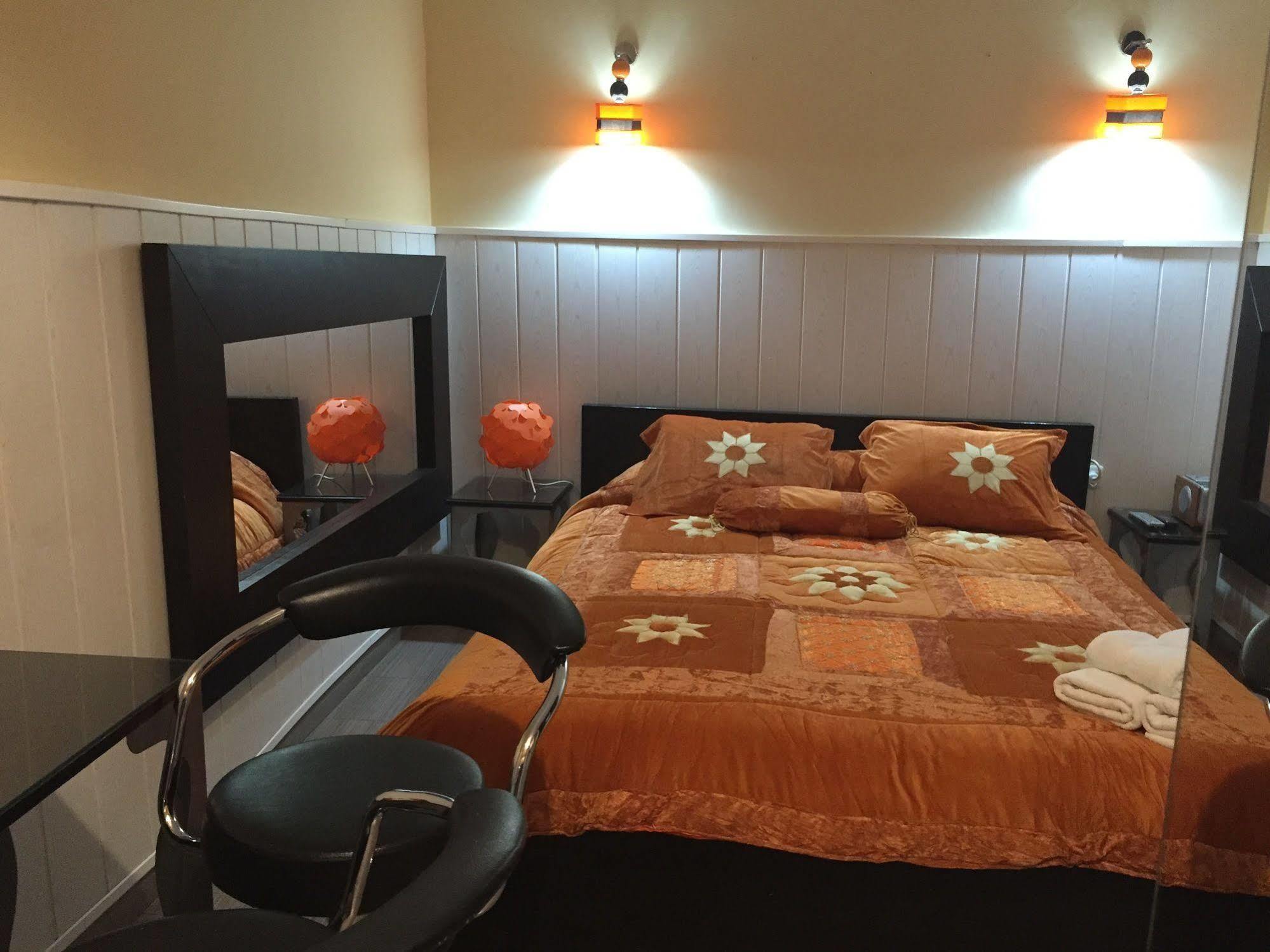 Hostal Oxum Madrid Buitenkant foto