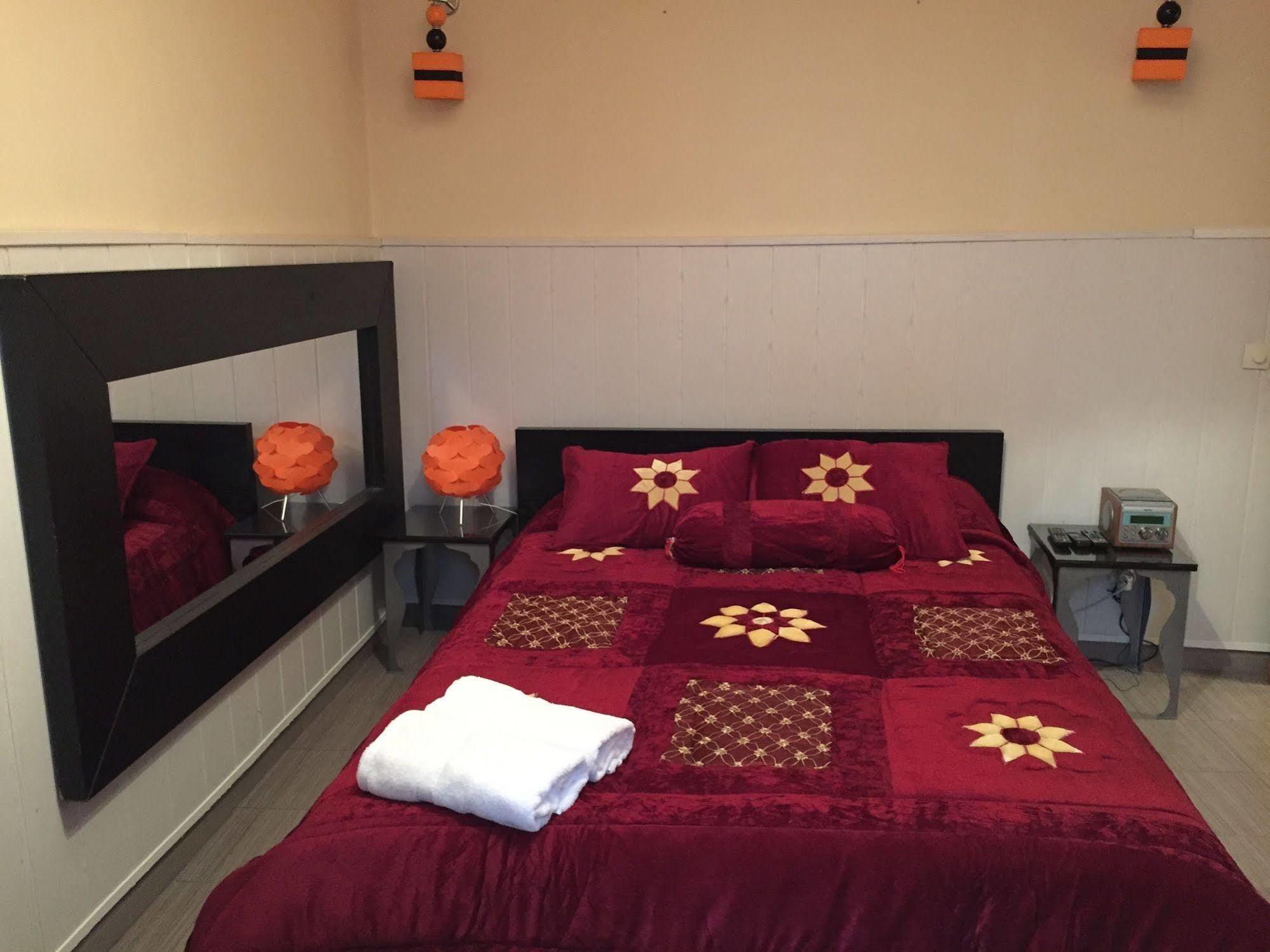 Hostal Oxum Madrid Buitenkant foto