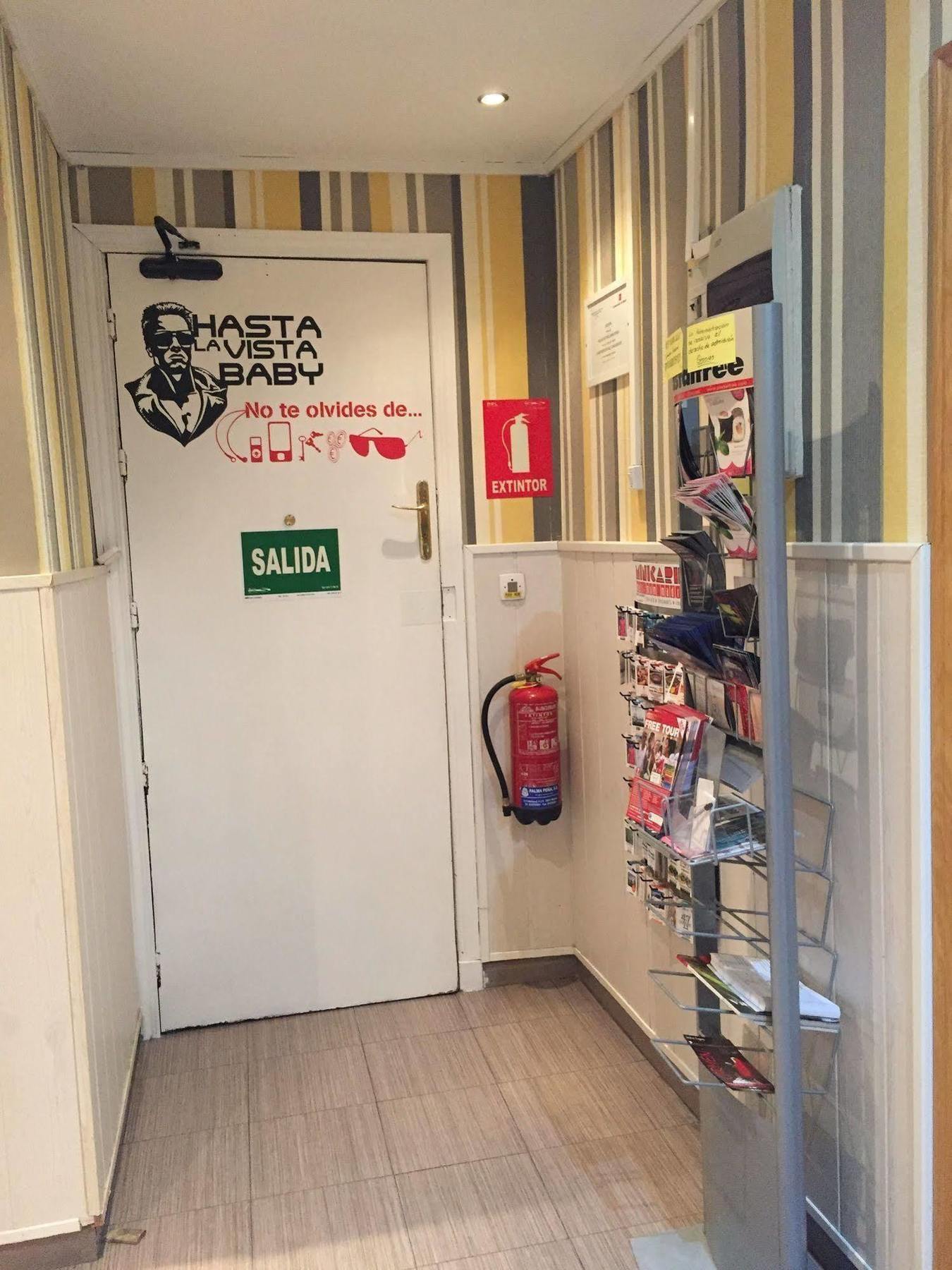 Hostal Oxum Madrid Buitenkant foto